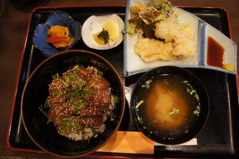 杵築市・和遊食彩みのりさんの琉球丼ととり天セット