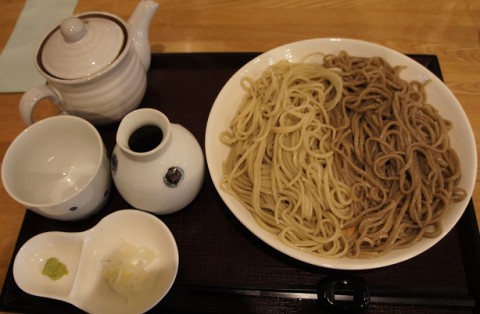 音更町・蕎麦二天さんの二色ざる