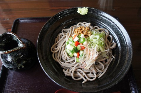 芽室町・蕎麦屋 片のさんのぶっかけ納豆そば