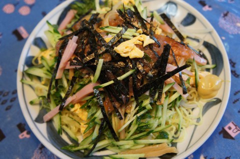 食いしん坊主軒の何でも乗っけの冷やし中華