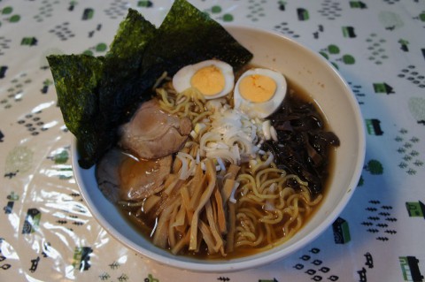 宅ラー～背脂煮干し醤油ラーメン