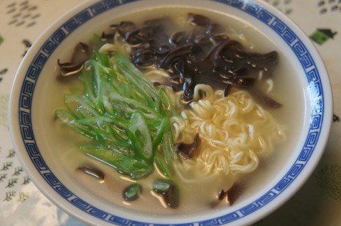 食いしん坊主軒の豚骨塩ラーメン