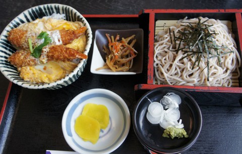 芽室町・レストラン四季の恵さんのエビ丼ザルそばセット