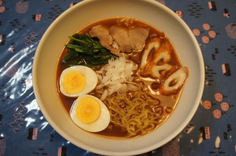 食いしん坊主軒の醤油とんこつラーメン