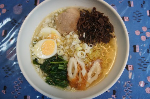 食いしん坊主軒の塩ラーメン