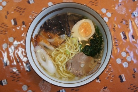 食いしん坊主軒の塩ラーメン