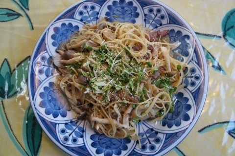 食いしん坊主亭のベーコン&きのこパスタ