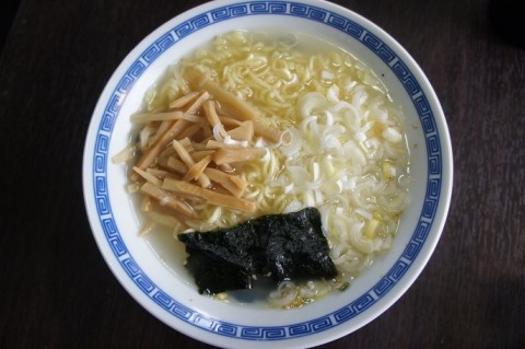 食いしん坊主軒の塩ラーメン