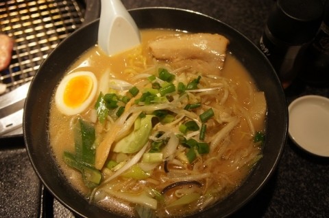 初訪～♪焼肉の虎さんの にくとらラーメン豚骨醤油&一人焼き肉