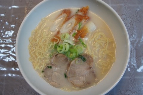 食いしん坊主軒の旭川とんこつ塩ラーメン