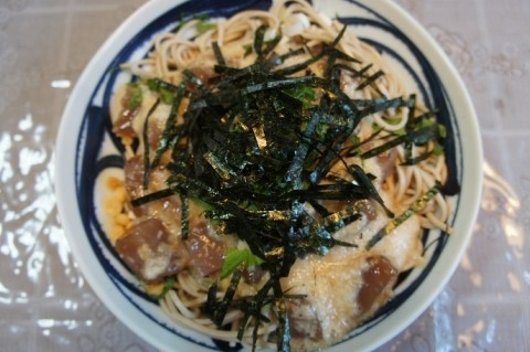 食いしん坊主庵のマグロの山かけそば