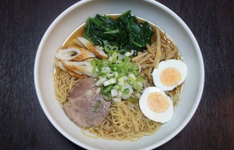 食いしん坊主軒の比内地鶏だし醤油ラーメン