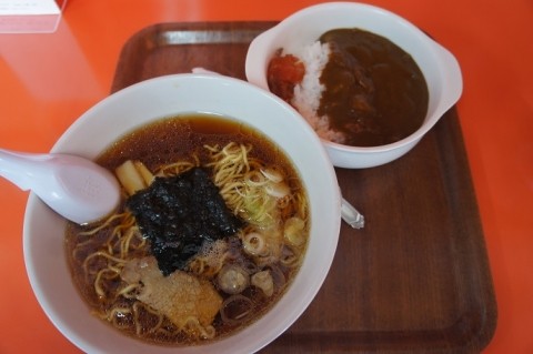 麺食初めは、久平食堂さんのしょうゆラーメン&カレーライス