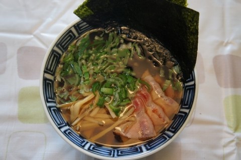 食いしん坊主軒の和風醤油ラーメン