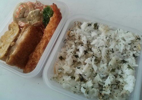 男の手弁当。