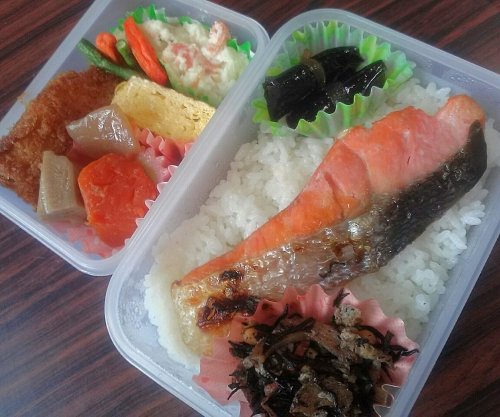 男の手弁当。