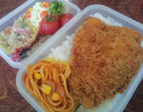 男の手弁当。