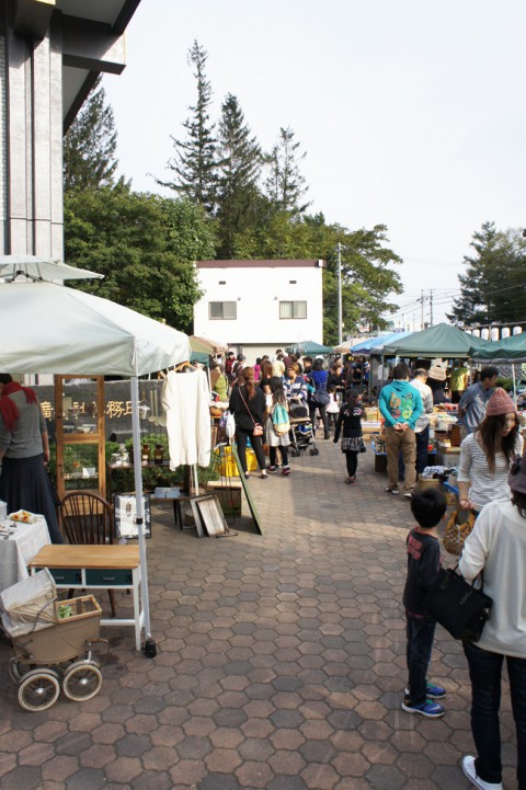 蚤の市　骨董市　 5月5日～6日　2日間　開催