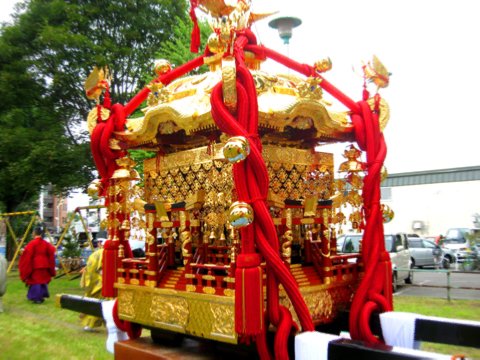 本神輿の渡御 帯廣神社子供神輿会のブログ By 帯廣神社子供神輿会 帯広市