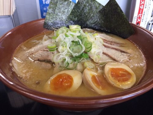 衝撃！！　　でか盛りラーメン！！