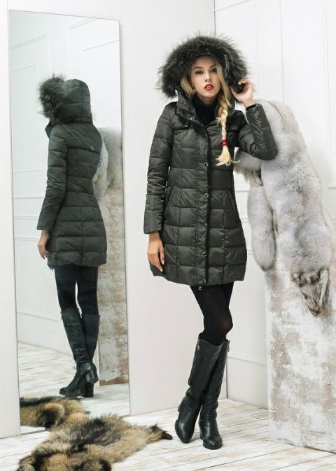 MONCLER.LADYS.longlength　ダークグリーンが絶妙!!プレゼントに是非!!