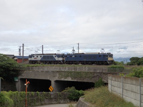 登った山をバックに列車を見るツアー、常念岳編