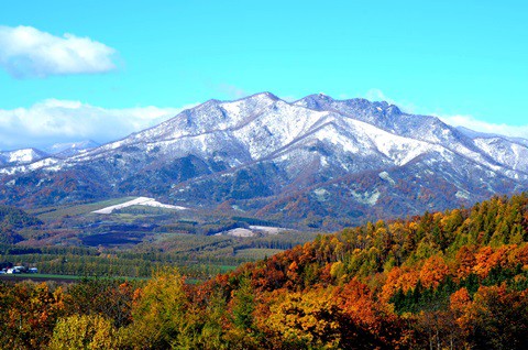 雪山と紅葉のコントラスト　いいね!　②