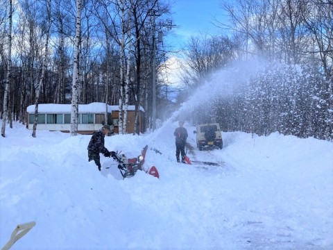 十勝ヒュッテの除雪 雪深～い