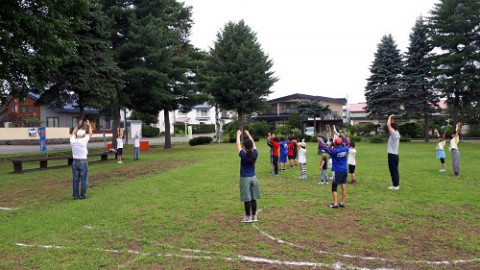 さあ、夏休み!元気に朝のラジオ体操だ!